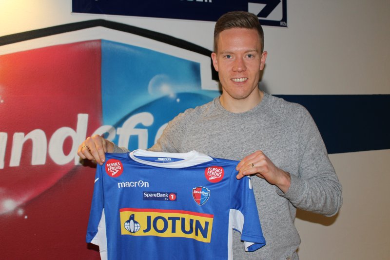 Nysigneringen Markus Naglestad med årets hjemmedrakt.