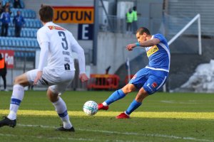 1-0: Mohamed Ofkir skyter hjemmelaget i ledelsen med et godt skudd. (Foto: Torstein Flåm) 