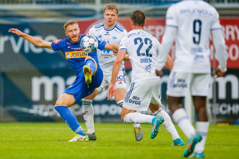 Alexander Ruud Tveter under eliteseriekampen i fotball mellom Sandefjord og Molde på Release Arena.Foto: Trond Reidar Teigen / NTB