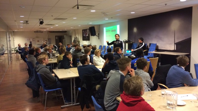 KICK-OFF: Utviklingsavdelingen i SF hadde kick-off på Komplett Arena.