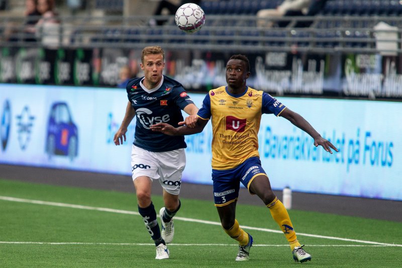 Stavanger 20180722.1 divisjon i fotball 2018: Viking - Jerv. Vikings Tommy Høiland i duell med Brice Wembangomo under kampen mellom Viking og Jerv på SR-Bank Arena.Foto: Carina Johansen / NTB