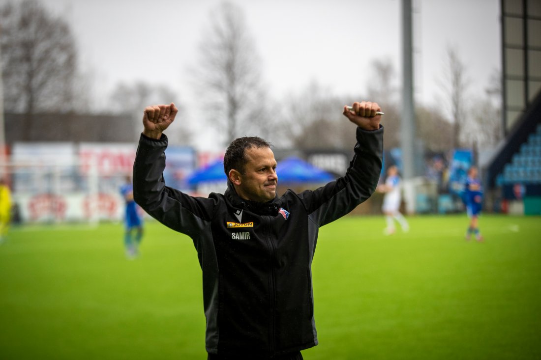 En fornøyd Samir Saric etter at dommeren har blåst av kampen.