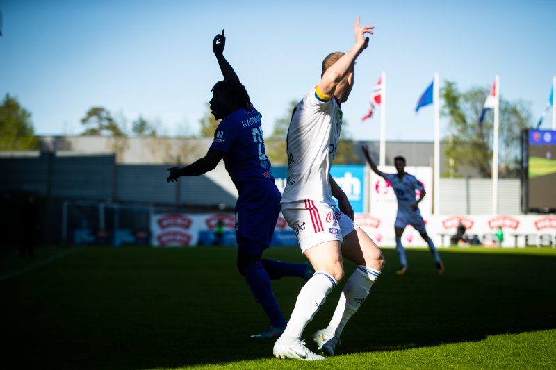 Sandefjord jubler etter 1-3 scoringen til Alexander Ruud Tveter under eliteseriekampen i fotball mellom Sandefjord og Vålerenga på Release Arena.Foto: Trond Reidar Teigen / NTB