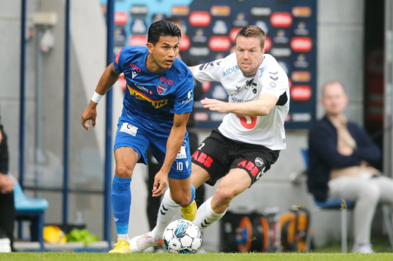 Odds Espen Ruud og Sandefjord Deyver Vega under eliteseriekampen i fotball mellom Sandefjord og Odd på Release Arena.Foto: Trond Reidar Teigen / NTB