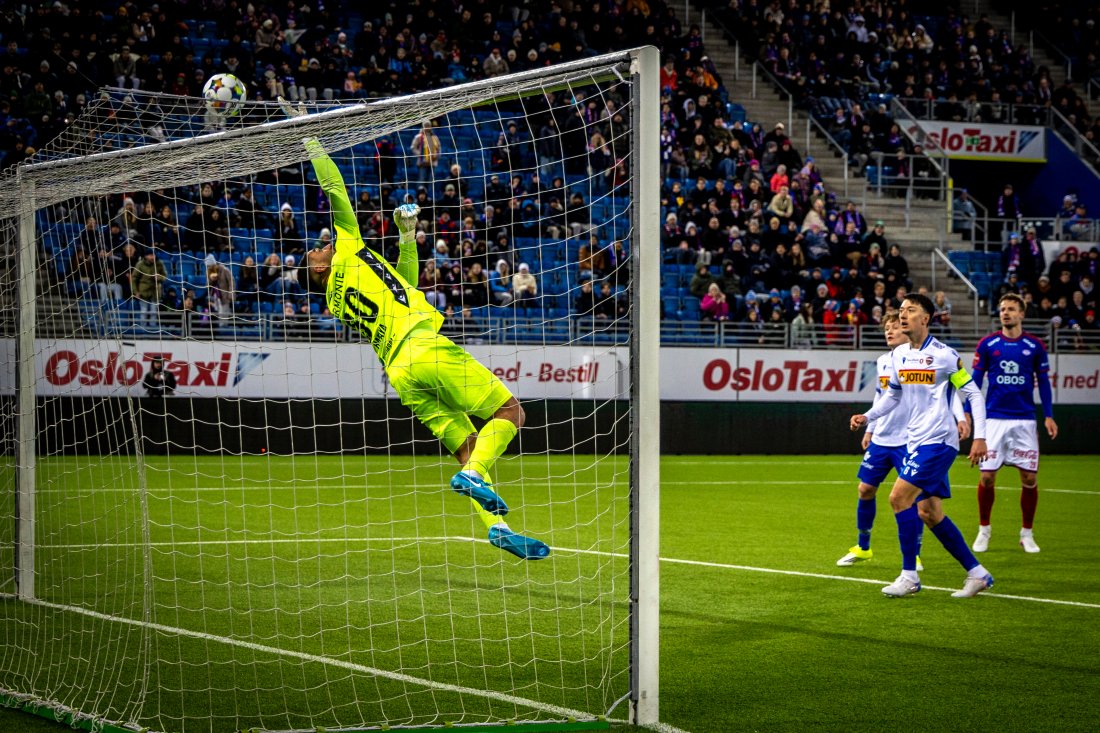 Elias Hadaya delte av sine erfaringer med klubbens keepere, her er han i aksjon mot Vålerenga i helgen