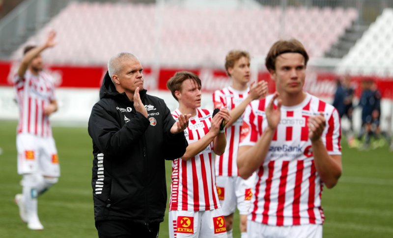 Tromsøs trener Gaute Helstrup ser flere likhetstrekk mellom Tromsø og SF. Foto: Rune Stoltz Bertinussen / NTB