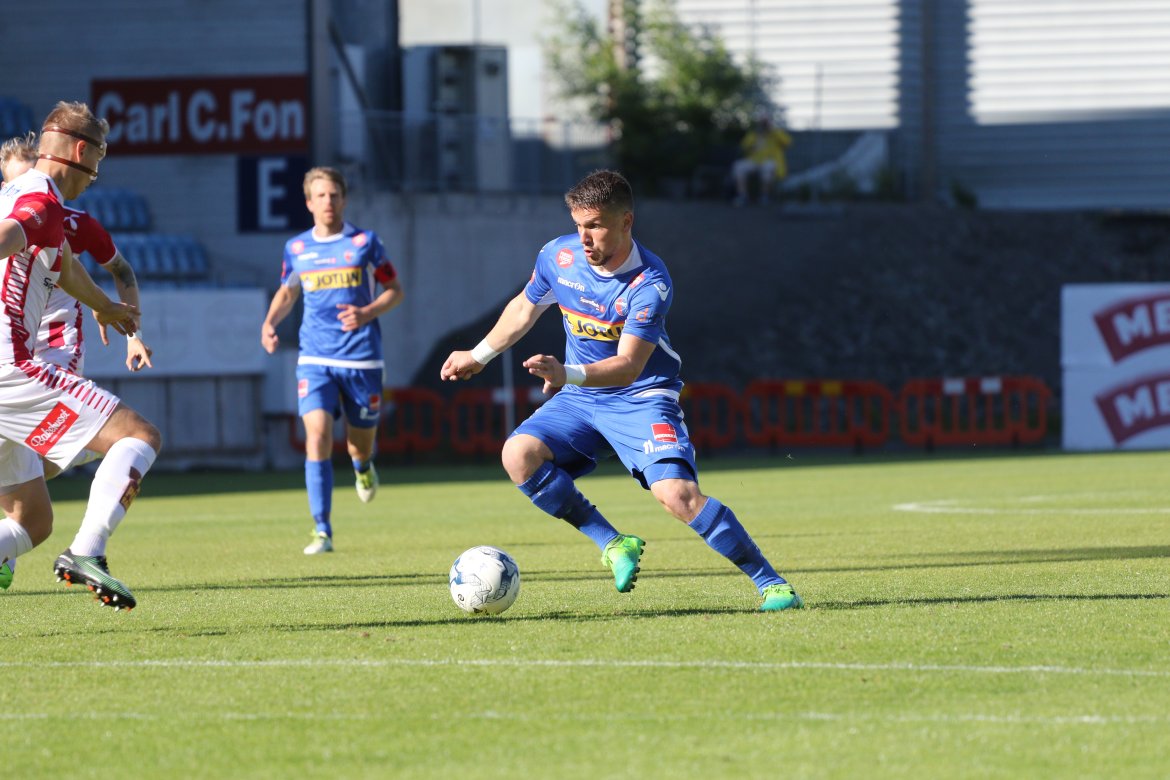 Flamur Kastrati i aksjon mot Tromsø. (Foto: Torstein Flåm)