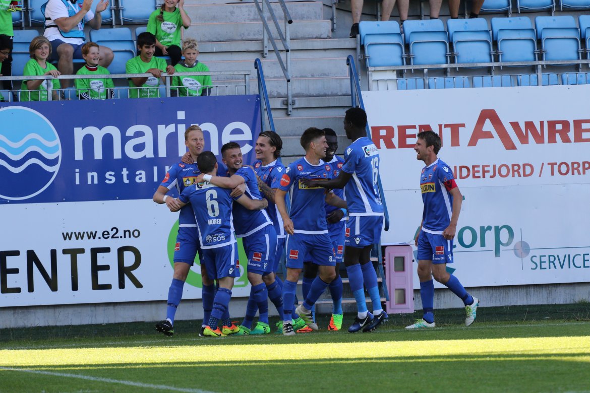 2-0: Joackim Olsen Solberg feirer sin første scoring for klubben. (Foto: Torstein Flåm)