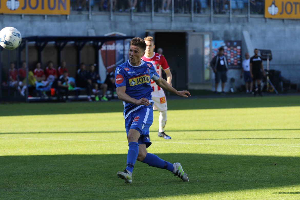 1-0: 52 sekunder tok det før Erik Mjelde satt ballen i mål. (Foto: Torstein Flåm)