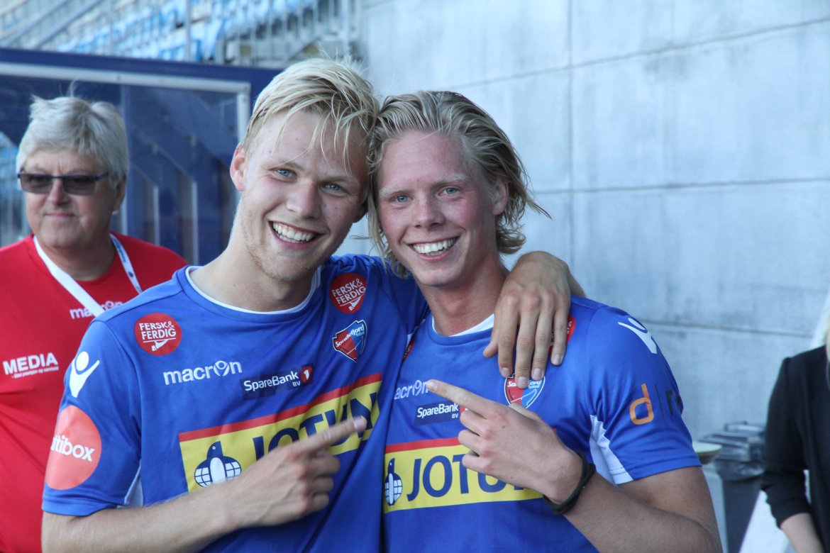 Håkon Lorentzen og André Sødlund smilte bredt etter kampen. (Foto: Torstein Flåm)
