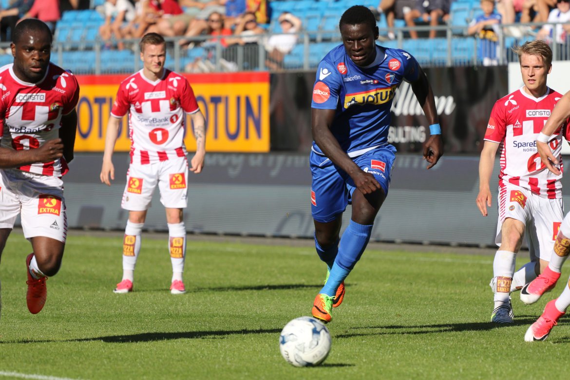 Abdoulaye Seck i driv fremover på banen. (Foto: Torstein Flåm)
