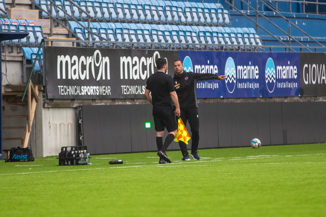 Samir er engasjert på sidelinjen