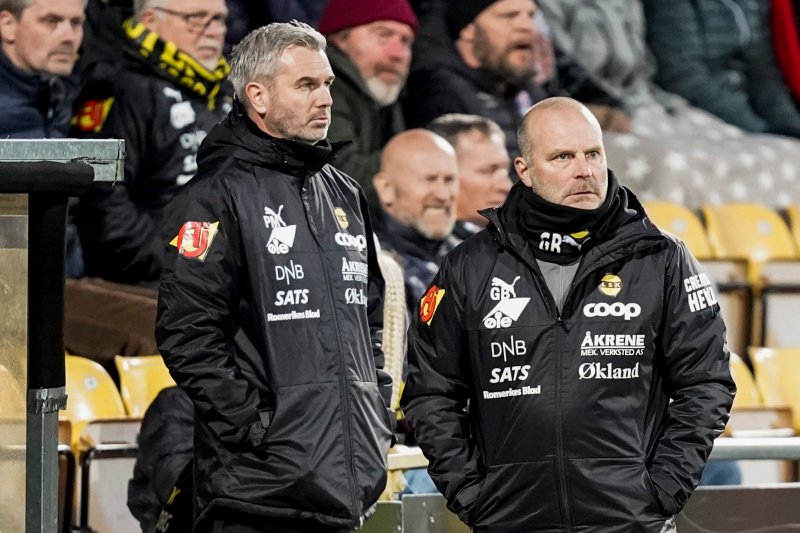 Lillestrøms trener Geir Bakke og assistenttrener Petter Myhre under eliteseriekampen i fotball mellom Lillestrøm og Aalesund på Åråsen stadion.Foto: Terje Pedersen / NTB