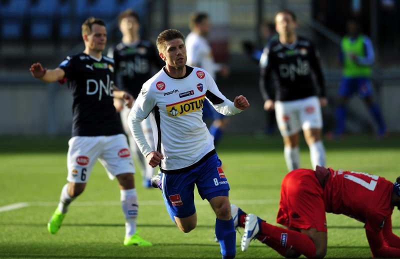 FORRIGE KAMP: Erik Mjelde utlignet til 2-2 i trneingskampen mot Strømsgodset. (Foto: Robert Christensen Digitalsport)