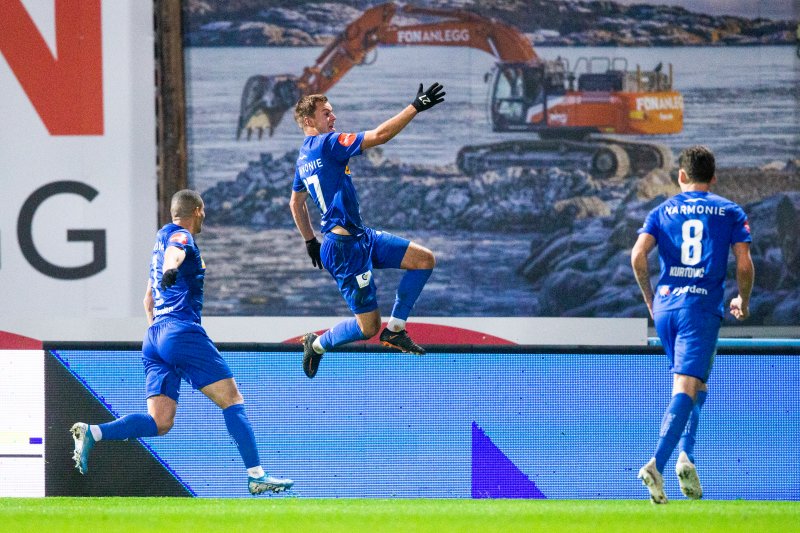 Sandefjords Albin Winbo jubler for sin 2-0 scoring i kvalifiseringskampen til eliteserien i fotball mellom Sandefjord og Kongsvinger på Release Arena i Sandefjord.Foto: Trond R. Teigen / NTB