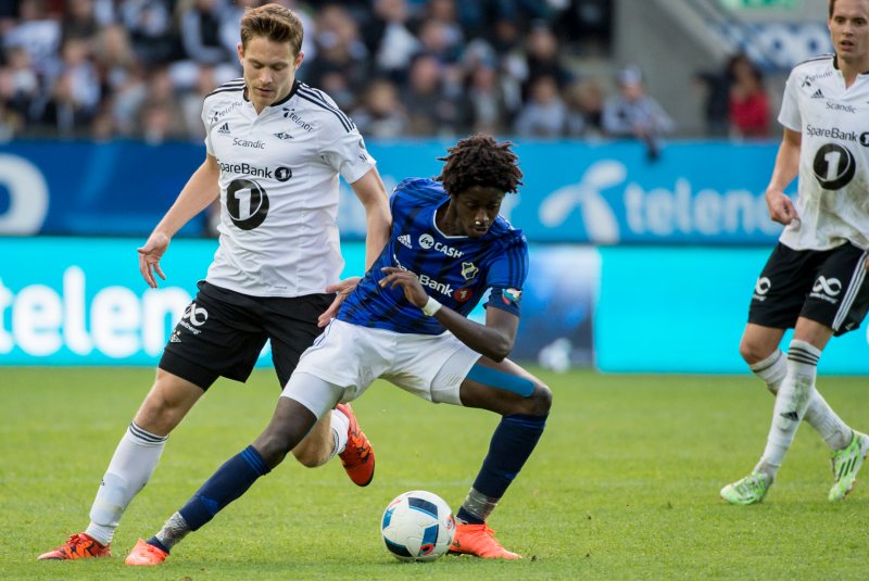 Trondheim 20160508.Eliteserien fotball 2016: Rosenborg-Stabæk. Rosenborgs Matthías Vilhjálmsson (tv) og Moussa Njie i eliteseriekampen mellom RBK og Stabæk på Lerkendal stadion.Foto: Ned Alley / NTB