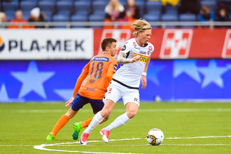 TAPTE: Andre Sødlund i aksjon mot AaFK. (Foto: Marius Simensen, Digitalsport)