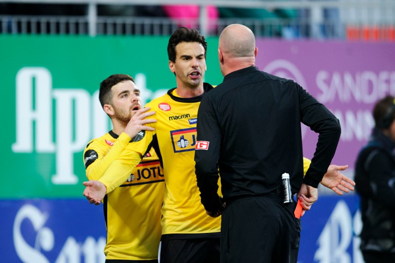 RØDT KORT: Victor Demba Bindia fikk se det røde kortet mot Rosenborg. (Foto: Sjur Stølen / Digitalsport)