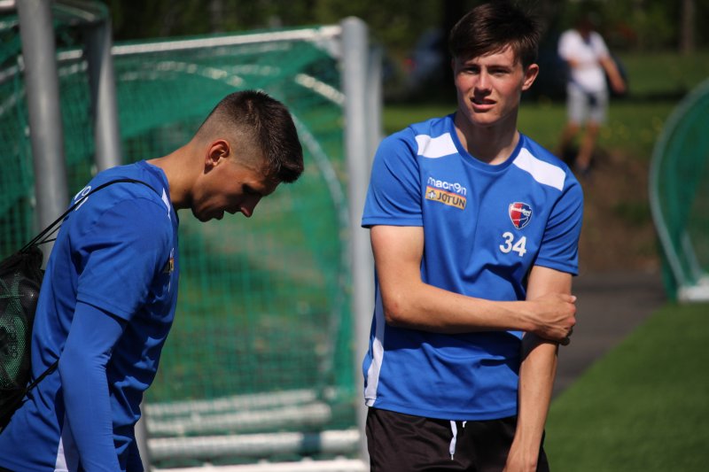 Herman Solberg Nilsen her sammen med Emil Pálsson etter siste trening før Odd.