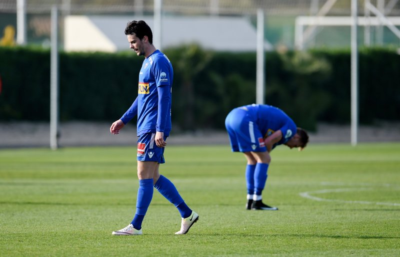 BAKLENGS: Enric Vallés og Joackim Olsen Solberg depper etter mål i mot. (Foto: Anders Hoven/Digitalsport)