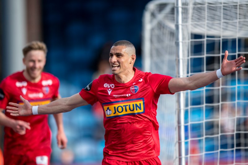 Drammen 20220423. Sandefjords Mohamed Ofkir jubler ett mål i eliteseriekampen i fotball mellom Strømsgodset og Sandefjord på Marienlyst stadion.Foto: Annika Byrde / NTB