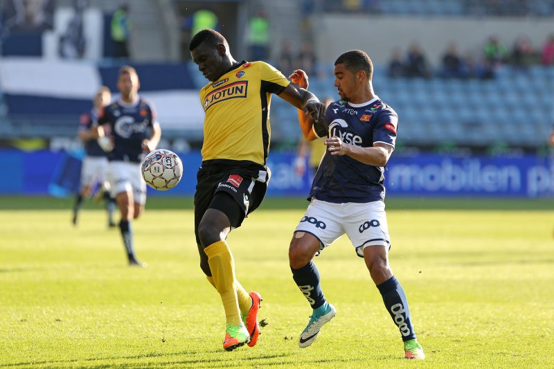OVERLEGEN: Abdoulaye Seck hadde kontroll på hjemmelagets angrepsvåpen Kwesi Appiah. (Foto: Andrew Halseid Budd , Digitalsport)
