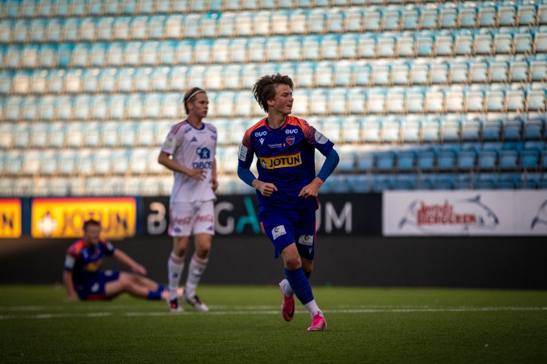 Emil Aksnes har akkurat satt inn vårt andre mål for dagen