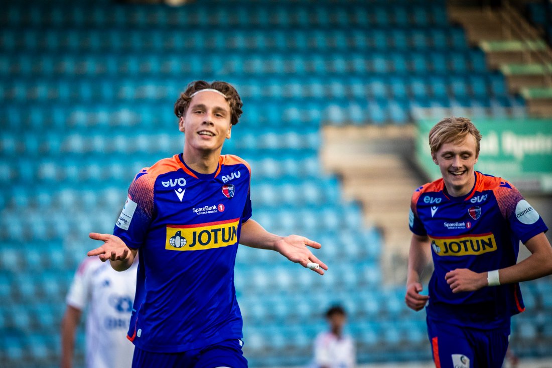 Rokas Paulauskas feirer sin scoring som fastsatte sluttresultatet til 4-1