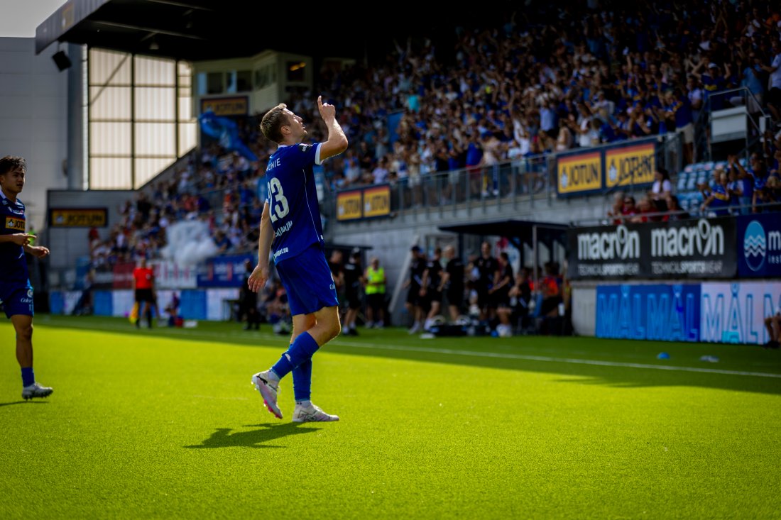 Stefán Ingi Sigurðarson i velkjent positur etter å ha scoret på Jotun Arena
