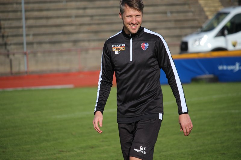 STORTRIVES: Geir Ludvig Fevang stortrives i rollen som assistenttrener.