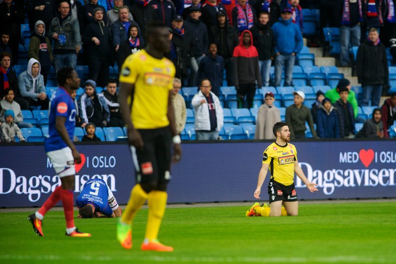 BLE FELT: Pau Morer ble lagt i bakken av Tollås Nation som fikk sitt andre gule kort. (Foto: Sjur Stølen / Digitalsport)