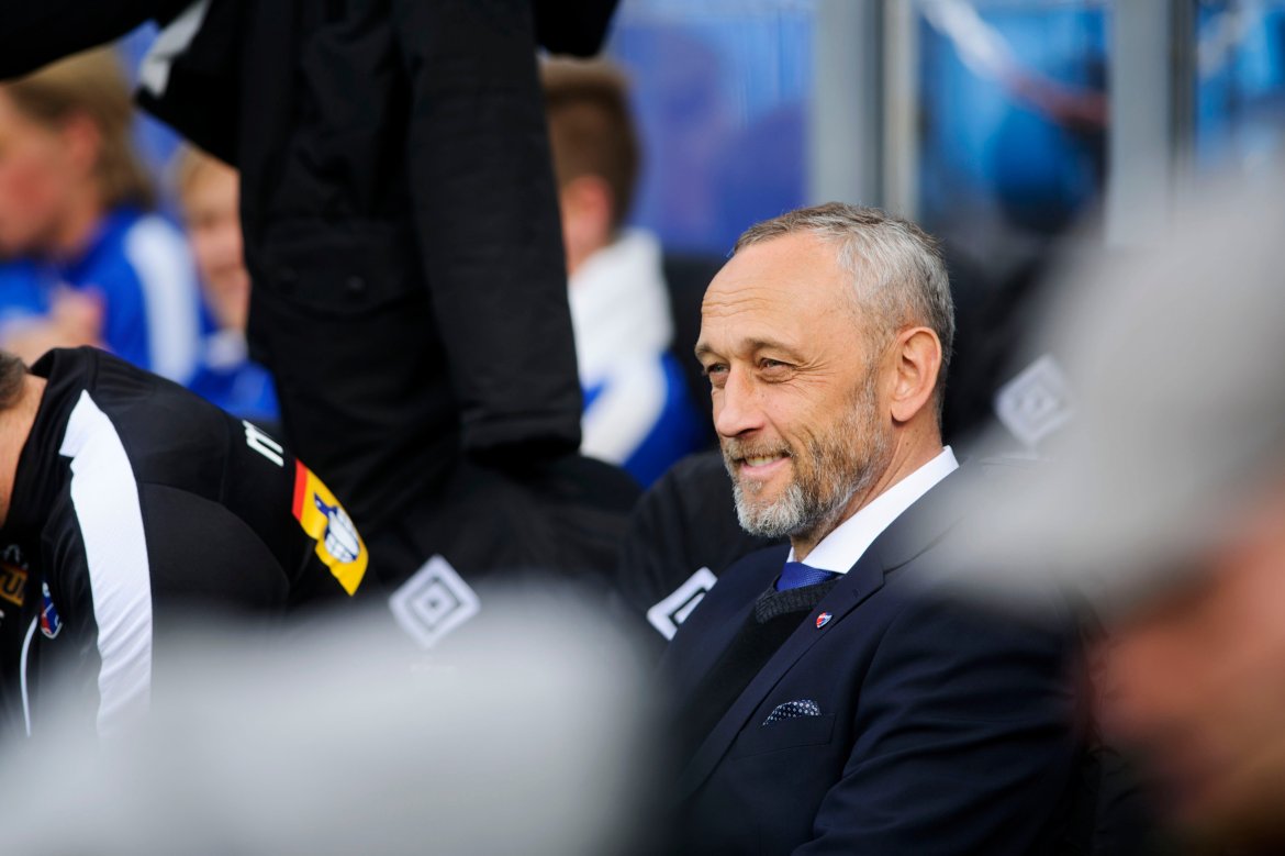 SMILTE: Hovedtrener Lars Bohinen kunne smile etter tre poeng borte mot Vålerenga. (Foto: Sjur Stølen/Digitalsport)