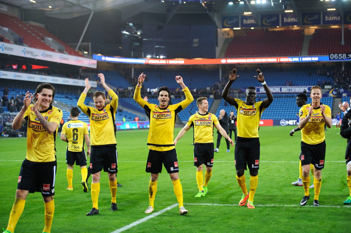 JUBEL: Guttane kunne feire seieren foran egne supportere på Ullevaal Stadion. (Foto: Sjur Stølen/Digitalsport)