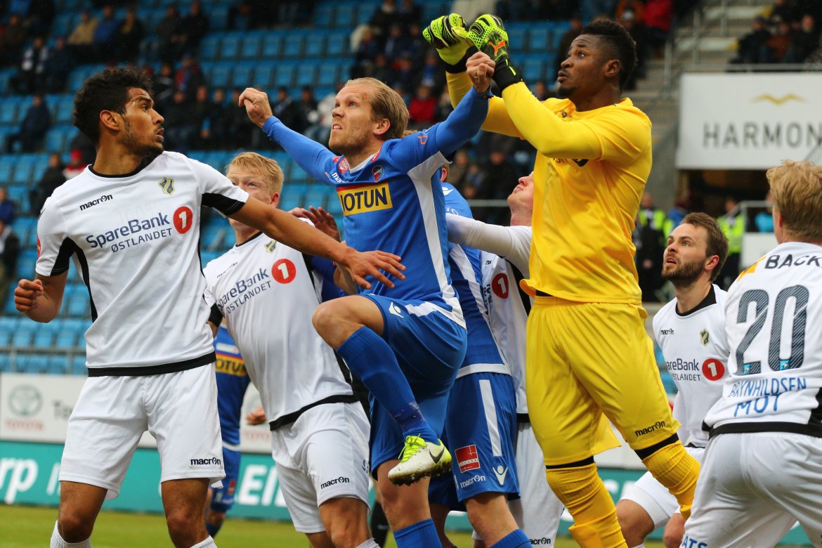 Lars Grorud i duell foran Stabæks mål. (Foto: Torstein Flåm)