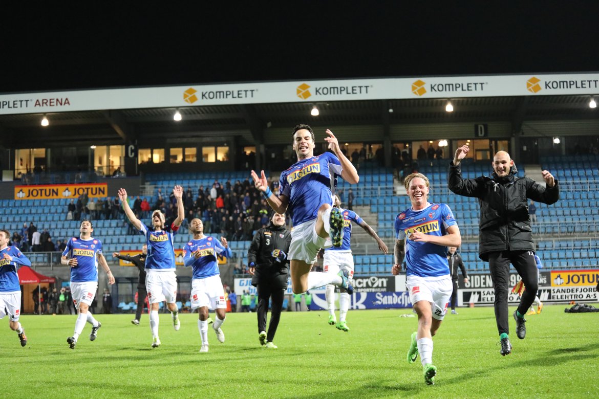 Guttane kunne juble for seier mot Aalesund. (Foto: Torstein Flåm)