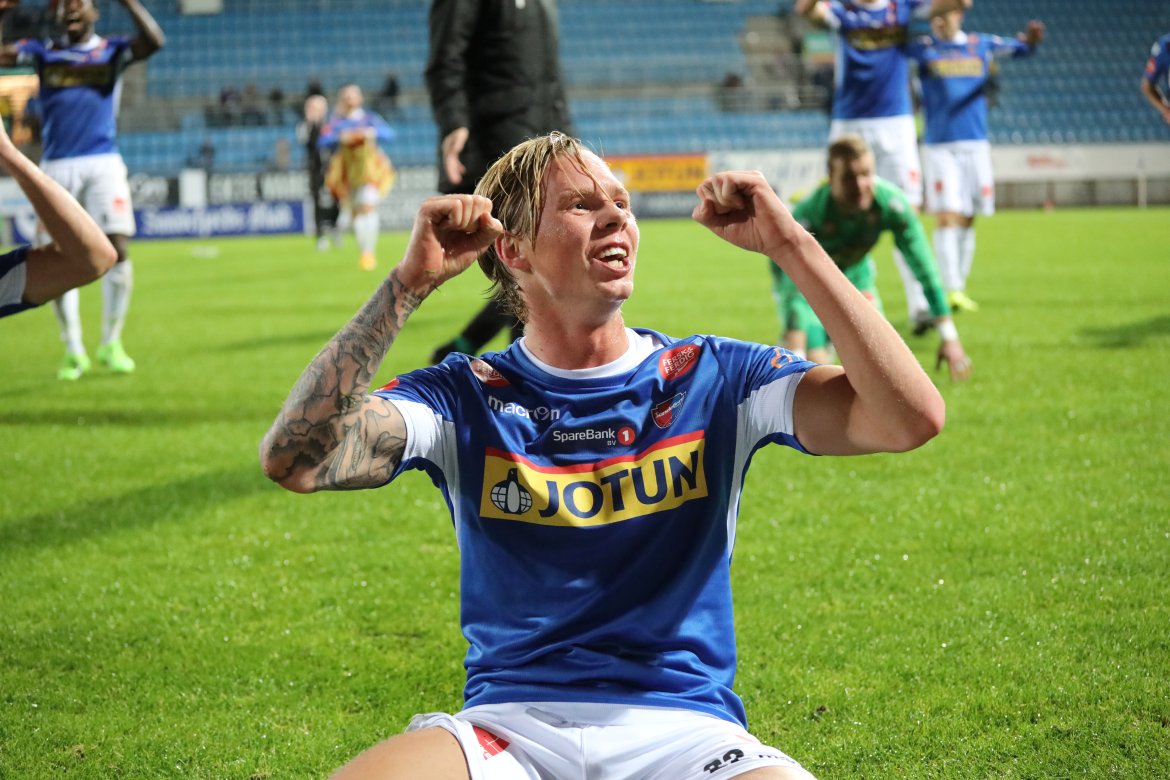 André Sødlund jubler for seier mot Aalesund. (Foto: Torstein Flåm)
