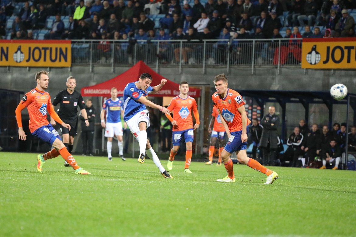 Facundo Rodriguez med et skuddforsøk. (Foto: Torstein Flåm)