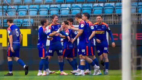 SF2 snudde igjen og vant