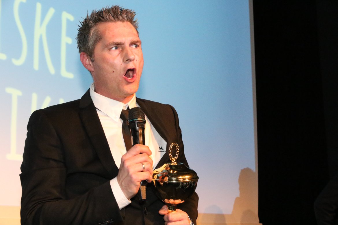 Årets sponsor 2015: Peppes Pizza her ved Ole Jonny Borgersen Berg. (Foto: Torstein Flåm)