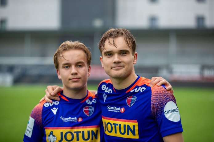 Brødrene Holtung på banen samtidig