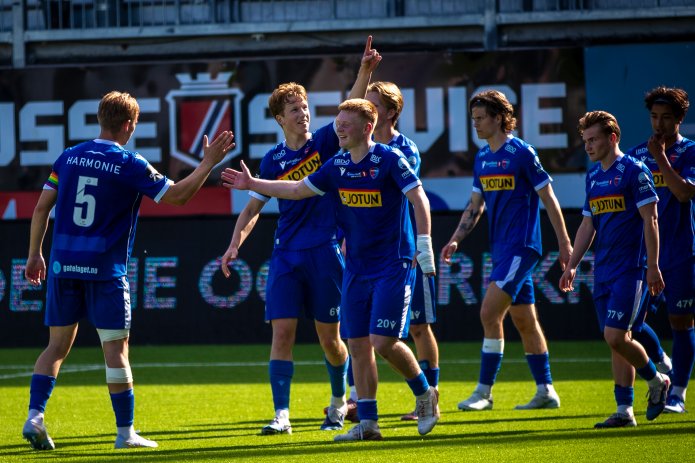 Maktdemonstrasjon av Sandefjord Fotball 2 mot Fram Larvik